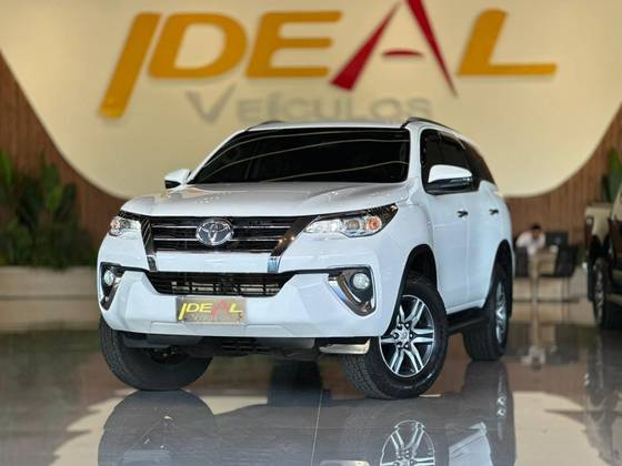 TOYOTA HILUX SW4 2.7 SRV 7 LUGARES 4X2 16V FLEX 4P AUTOMÁTICO TOYOTA HILUX SW4 2.7 SRV 7 LUGARES 4X2 16V FLEX 4P AUTOMÁTICO